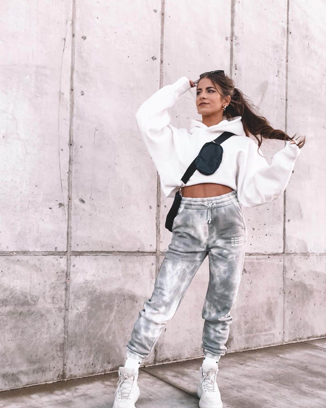 Paige Reillyのインスタグラム：「New year, better you.⁣ ⁣ You don’t have to create a new you, just work on creating the best you⁣ ❤️⁣ ⁣ Going back to reason I chose the word “blossom” for my clothes - we can always blossom into an elevated version of ourselves. You are you & that is your superpower, but you always have the ability to grow and change into the best version of yourself. We are never stuck, we can always grow, change, blossom into who we want to become⁣ 🙏🏻⁣ ⁣ Stay forever blossoming babies, you deserve to be the best version of you.⁣ ⁣ Outfit is @balanceathletica launch date TBA⁣ 🤍」