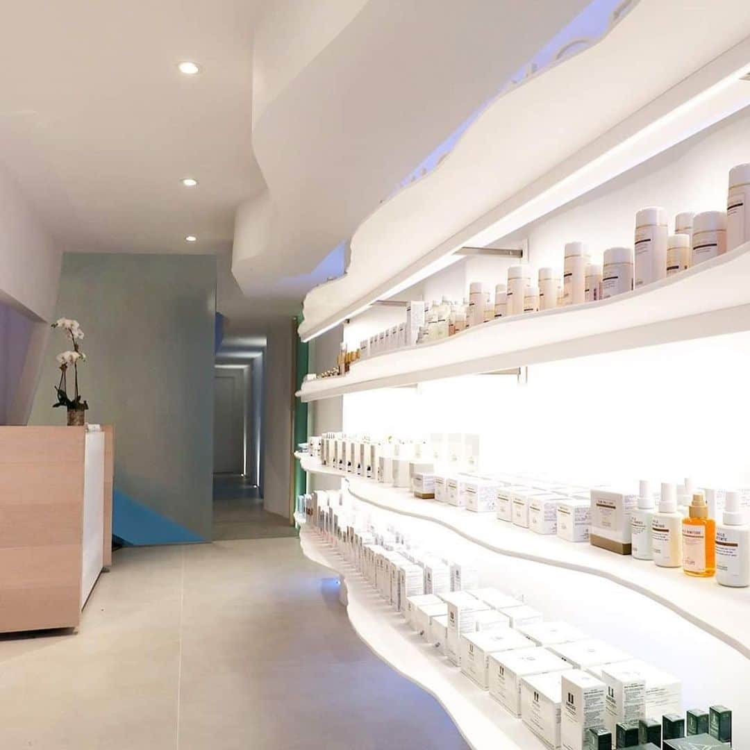 Biologique Recherche USAさんのインスタグラム写真 - (Biologique Recherche USAInstagram)「New year, new you!  Get ready to celebrate the new year in style with a treatment at @vickimoravskincare in NYC!  Our long time partner got a makeover, featuring all the best of skincare in an amazing decor! Enjoy ✨ • • #biologiquerecherche #passion #expert #newyear #newyou #treat #treatment #treatyourself #vickimorav #nyc #FollowYourSkinInstant #buildingbetterskin #wellness #wellnesswithbr #skincare」12月31日 5時24分 - biologique_recherche_usa