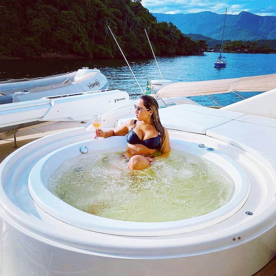 Mulher Melãoのインスタグラム：「Últimos momentos 2020! 🥂 🍾」