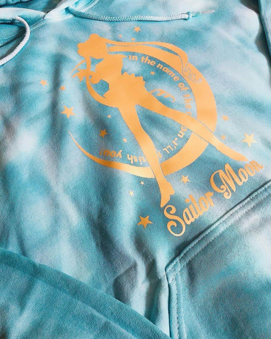 Sailor Moonさんのインスタグラム写真 - (Sailor MoonInstagram)「✨🌙 Santa brought me this new Sailor Moon @secretteeclub hoodie! I love it so much! If I only had places to go to wear it! 😅 🌙✨  #sailormoon #セーラームーン #secreteeclub #fashion #hoodie #tiedye」12月31日 5時31分 - sailormoon_sc