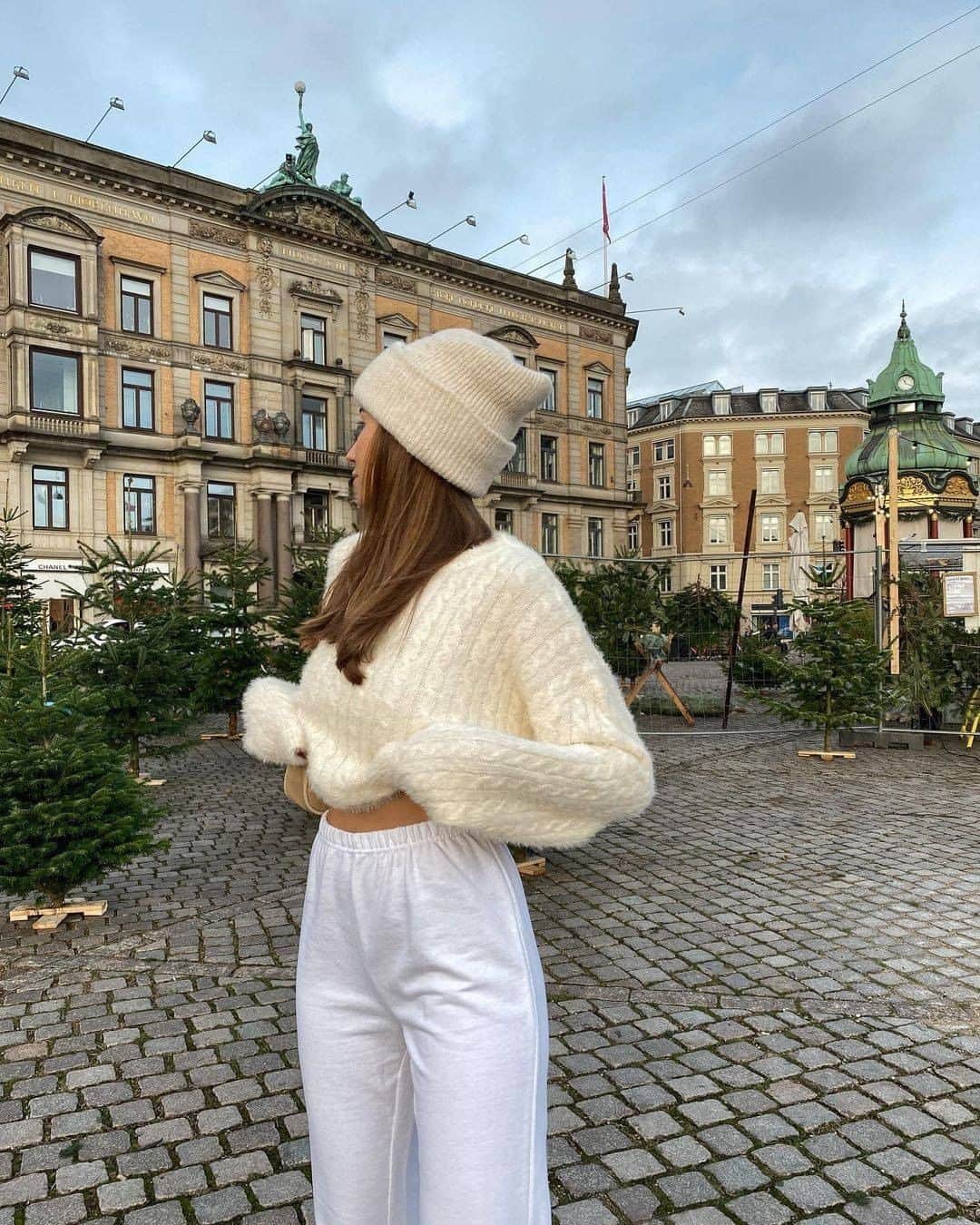 Angel™さんのインスタグラム写真 - (Angel™Instagram)「Which item would you add to your shopping list? @lauralabee #americanstyle #ootd #style #fashion #onlineshopping #winterlook #winterfashion  #winteroutfit #outfit #looks #winteroutfits #winterlooks ❤️ #asaqueen」12月31日 5時33分 - americanstyle