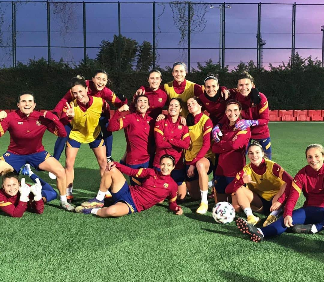 Ana Maria Crnogorcevicさんのインスタグラム写真 - (Ana Maria CrnogorcevicInstagram)「last practise of the year👋👋 #equipo #fcb #fcbfemení #forçabarça」12月31日 5時33分 - ana_crnogorcevic