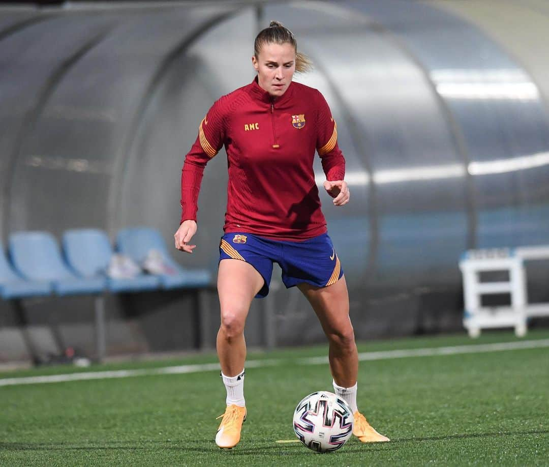 Ana Maria Crnogorcevicさんのインスタグラム写真 - (Ana Maria CrnogorcevicInstagram)「last practise of the year👋👋 #equipo #fcb #fcbfemení #forçabarça」12月31日 5時33分 - ana_crnogorcevic