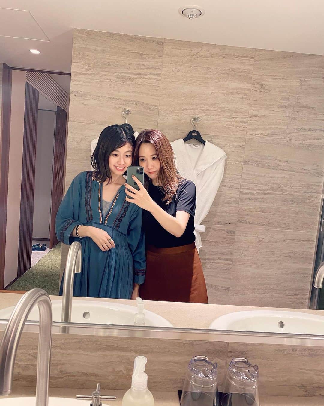 木野園子のインスタグラム：「里奈さん @tanakaofficial と THE AOYAMA GRAND HOTEL @aoyamagrand お泊まり会❤️」
