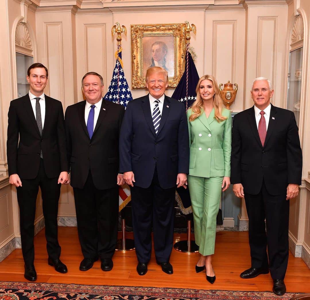 イヴァンカ・トランプのインスタグラム：「Happy Birthday Secretary Pompeo!」