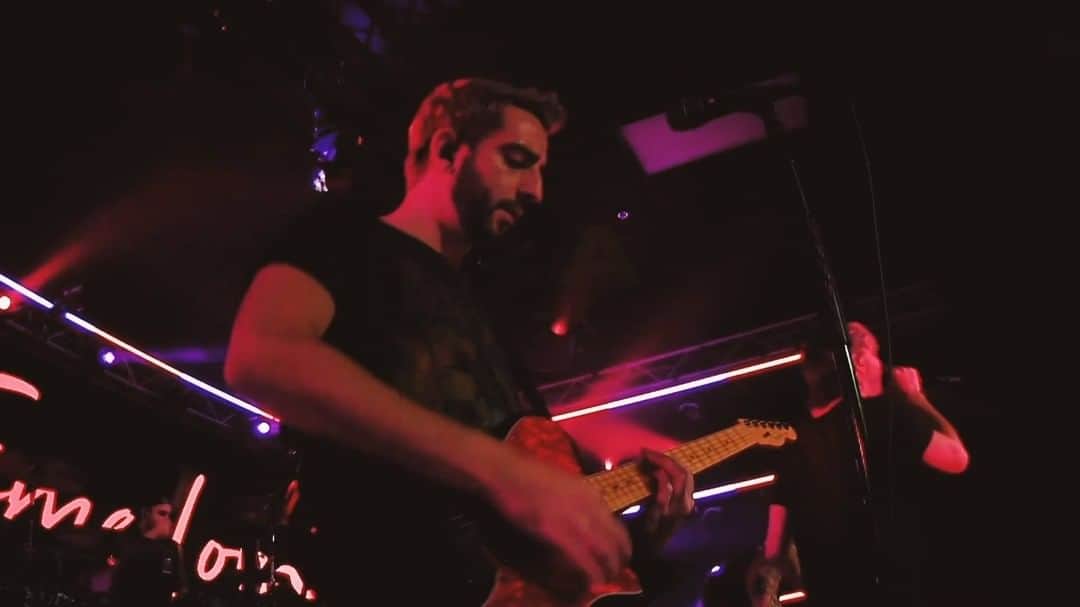 All Time Lowのインスタグラム：「The #BasementNoise Concert Series continues!! ⚠️ Our touring crew has been unable to work this year due to Covid, so we’re making the concert streams available to watch again Jan 1st-3rd at a reduced cost with all proceeds going to our crew. Watch them all if you missed the first round, or relive your favorite (or favorite 5) sets this weekend. On sale now at livestream.alltimelowmerch.com」