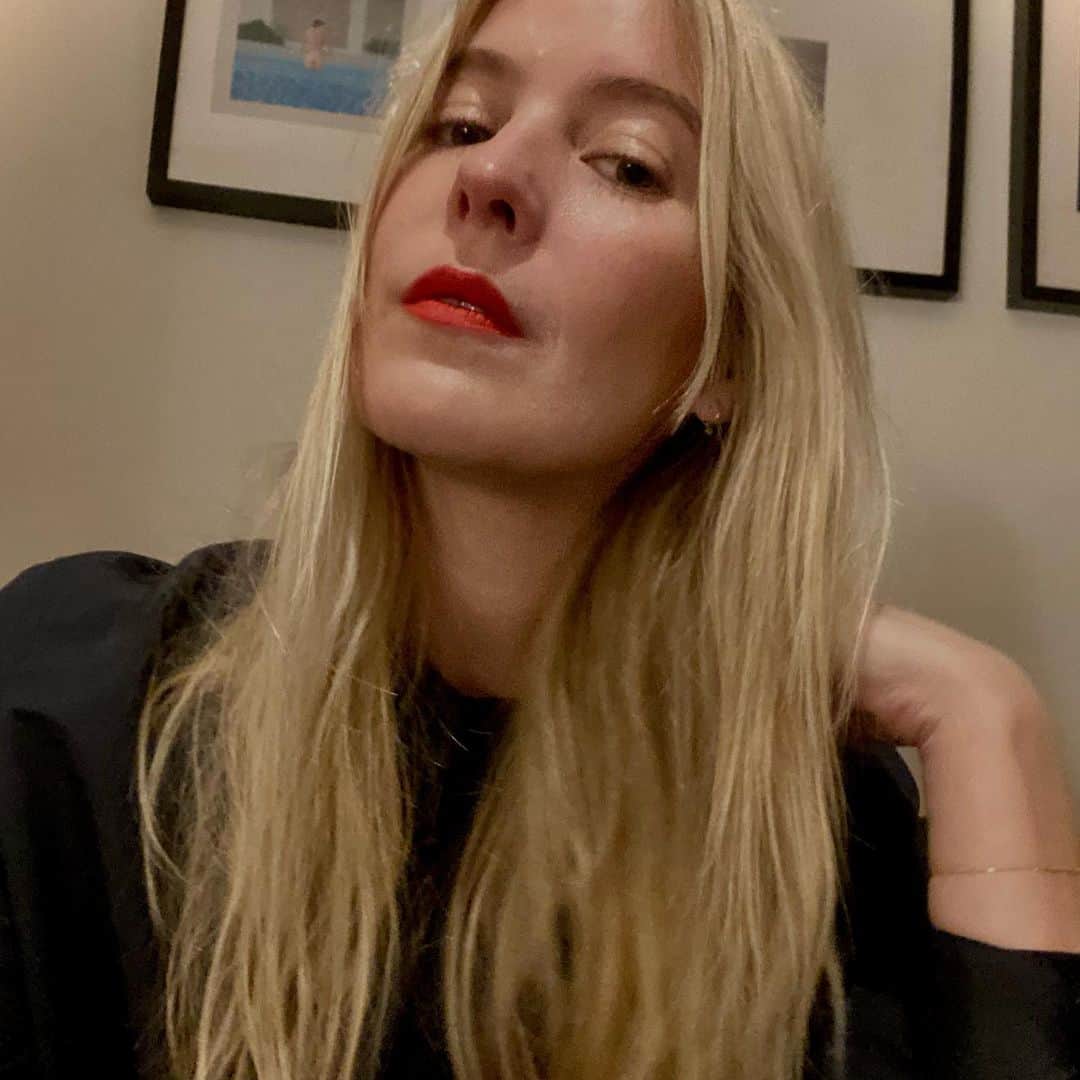 のインスタグラム：「This is 36 ✨」