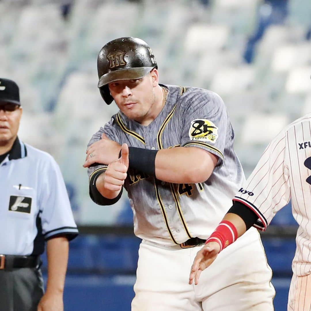 ジャスティン・ボーアさんのインスタグラム写真 - (ジャスティン・ボーアInstagram)「I wanted to take this time to thank the fans of the @hanshintigers_official for everything this past season! My family and I had a incredible time, and will cherish our experience forever. You were so resilient through all the ups and downs, delays and restarts. Even with an empty stadium at the beginning of the season, Koshien felt full with your presence. I wish you all the best moving forward and know you fans will always have a special place in my heart! Thank you」12月31日 6時11分 - bour41