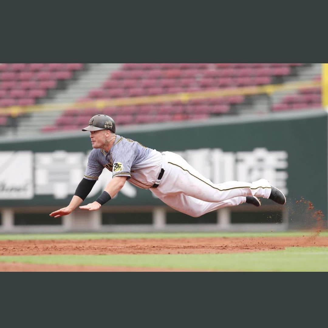 ジャスティン・ボーアさんのインスタグラム写真 - (ジャスティン・ボーアInstagram)「I wanted to take this time to thank the fans of the @hanshintigers_official for everything this past season! My family and I had a incredible time, and will cherish our experience forever. You were so resilient through all the ups and downs, delays and restarts. Even with an empty stadium at the beginning of the season, Koshien felt full with your presence. I wish you all the best moving forward and know you fans will always have a special place in my heart! Thank you」12月31日 6時11分 - bour41