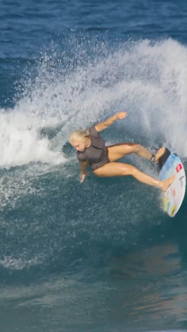 タティアナ・ウェストン・ウェブのインスタグラム：「a day on the north shore 🤍 @bodyglovegirl // video and edit @gregsworld」