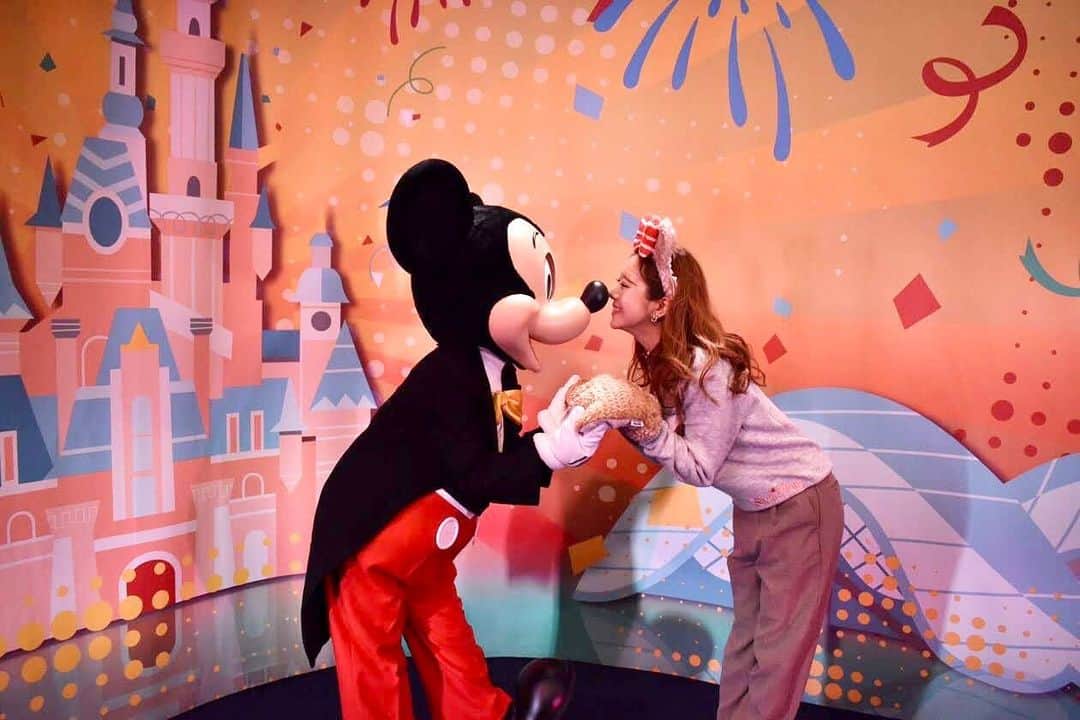 のインスタグラム：「🐭🇨🇳﻿ ﻿ ﻿ ２年前に上海ディズニー行った時の💗﻿ 幸せな時間はあっという間🥺 ﻿ ﻿」