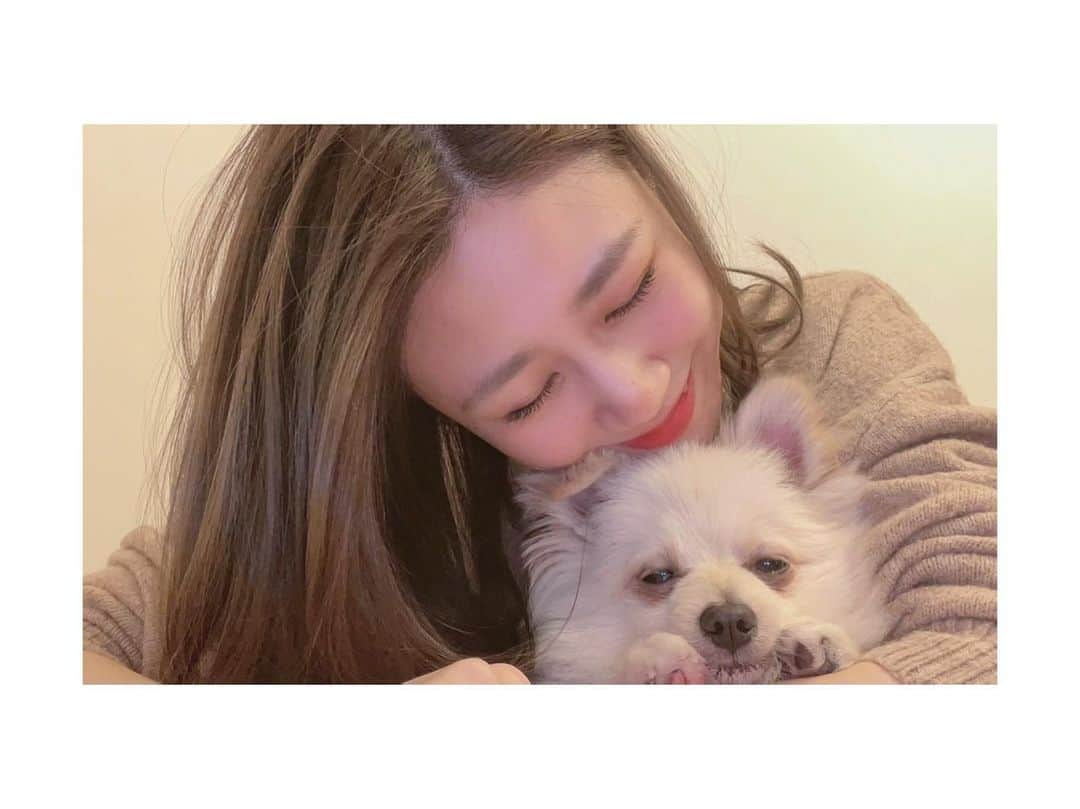 DJ みぃのインスタグラム：「今年もあと一日で終わってしまいますね😭2020年はコロナの影響で生活が一変してしまって毎日毎日どう過ごしたらいいのか考える1年でした。それでもラジオが私にはあって、直接会えなくても沢山の方と繋がれるラジオはやっぱり大好きな場所です。来年もたくさんの方と繋がれますように！✨✨　#今年もありがとうございました　#来年こそは良い年になりますように　#皆さまよいお年を」