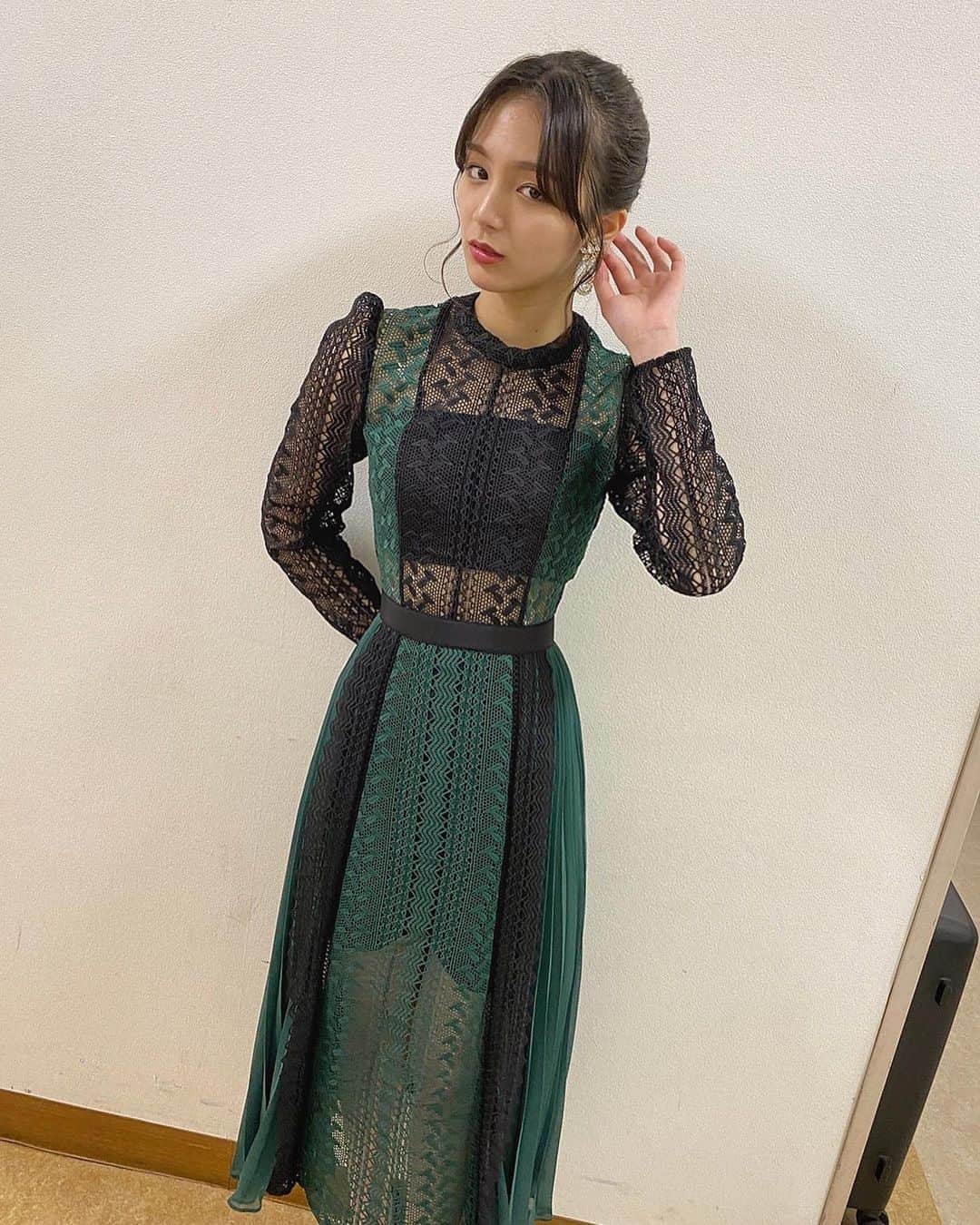 愛来さんのインスタグラム写真 - (愛来Instagram)「︎︎☁︎︎  ドレスの写真です！  こういうドレスは初めてでドキドキでした😂 どうですか？」12月30日 21時33分 - amefurasshi_aira_official_