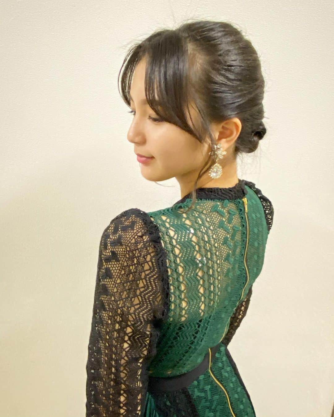 愛来さんのインスタグラム写真 - (愛来Instagram)「︎︎☁︎︎  ドレスの写真です！  こういうドレスは初めてでドキドキでした😂 どうですか？」12月30日 21時33分 - amefurasshi_aira_official_