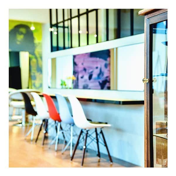 veticaのインスタグラム：「本日12/30は、2020年の営業納め＊  veticaは 12/31〜1/5まで冬季休暇をいただきます。  皆様にはご迷惑をおかけ致しますが、ご理解のほどよろしくお願い致します。  皆さま、今年も1年ありがとうございました＊ 良いお年を＊  #vetica #velohairsalon #tokyo #harajuku #web予約受付中」