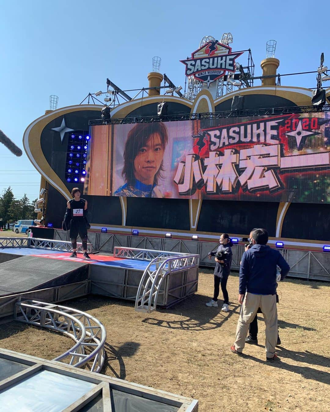 安藤美姫さんのインスタグラム写真 - (安藤美姫Instagram)「💪SASUKE 2020💪  SASUKE2020本当かっこいいとしか言いようがないしサスケくんさんが凄すぎて感動😌✨✨✨😭😭😭 そり立つ壁も本当 生で見ると高いあい迫力ある🔥🔥🔥 宏一　来年は頑張ろね👍✨😎‼️‼️‼️💪⛸ あの場にいられた幸せと感動を思い出します😭✨✨✨🙏 本当にありがとうございました🙏🙏🙏 レジェンドの皆様、アナウンサーの皆様ともお写真撮って頂きました😌☺️😊😊😊  #安藤美姫  #小林宏一 #サスケくん さん #sasuke  #sasuke2020」12月30日 21時41分 - miki_m_ando0403