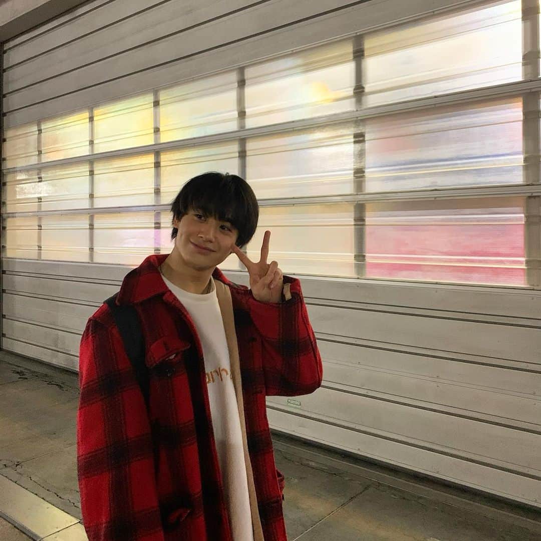 黒田昊夢のインスタグラム：「稽古終わりにパシャリ  地縛少年花子くん 本日稽古納めでした☺︎ 来年一発目の演技のお仕事 みなさんにこの作品を 愛していただけるよう 全力で取り組んで参ります👻」