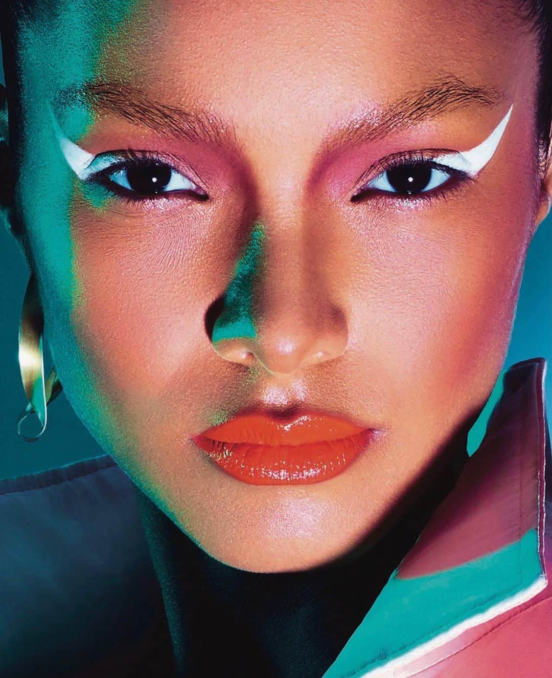 Carolina Gonzalezさんのインスタグラム写真 - (Carolina GonzalezInstagram)「🤍 LAIS⚡️ @laisribeiro ...Playing with color 🎨  @enriquevegaphoto  @ilarianiccolini  @ftlmoda  @themartyharper  #MakeupCarolinaGonzalez」12月30日 21時53分 - cgonzalezbeauty