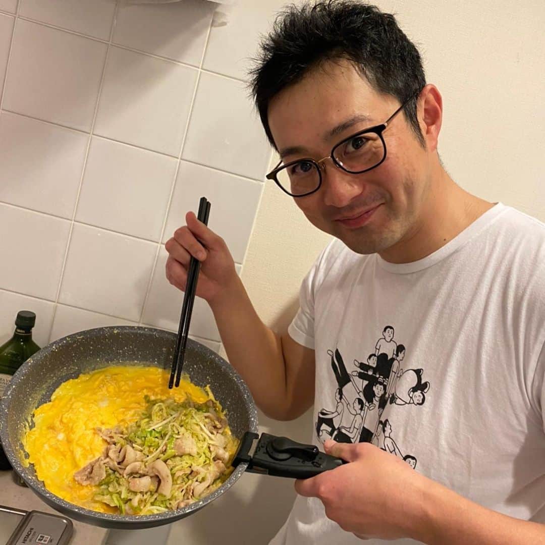 宮下純一さんのインスタグラム写真 - (宮下純一Instagram)「今日は年末年始元気をつけようandキャベツ消費大作戦😆今年ハマったとんぺい焼きにアボカド🥑サラダ🥗と鹿児島鰻😁いやー自炊に目覚めた2020でしたね❣️#おうちごはん #とんぺい焼き #アボカド #鹿児島うなぎ #どや」12月30日 21時50分 - junichi1017