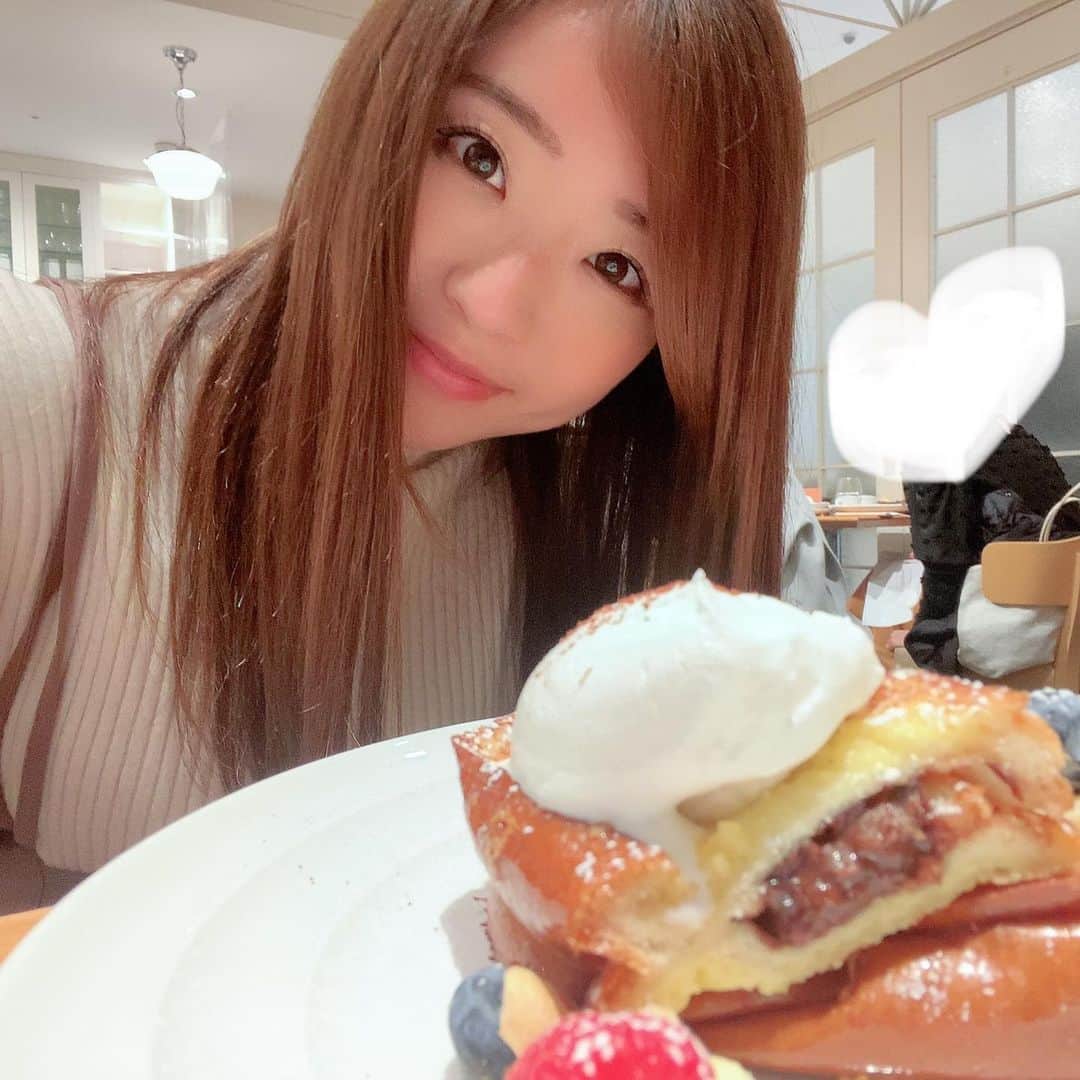 初美沙希さんのインスタグラム写真 - (初美沙希Instagram)「美味しかった❤️ また行きたい！ ノンアルコールです🥂 #サラベス　#コース料理 #ランチ #サラベス新宿」12月30日 21時55分 - saki_hatsumi823