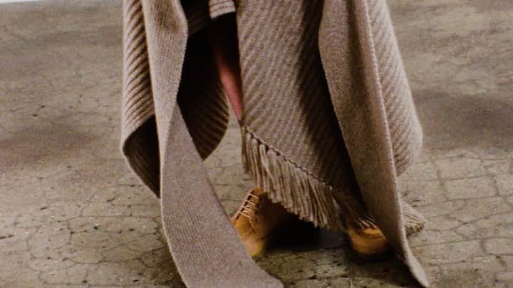レクレルールのインスタグラム：「This is almost the end of the year and yet winter is not over! Discover our cosy knitwear selection on leclaireur.com  #Leclaireur #conceptstore #knitwear #cosyknits #wintermood」