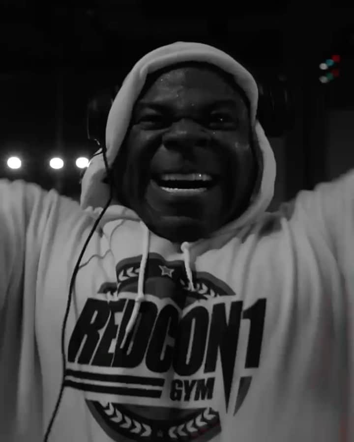 カイ・グリーンのインスタグラム：「No matter where I end up up at the end of the day you know I’m getting it done 💯 But boy does @redcon1gym hit home in a whole new way. The vibe, the energy, and the people are what makes this a utopia of bodybuilding. An atmosphere like no other.  - Crack open a cold Total War with the boys (or girls) and GET TO WORK. 2021 is around the corner let’s hit it hard going into the new year.   #Redcon1 “Link in Bio”  #HighestStateOfReadiness」