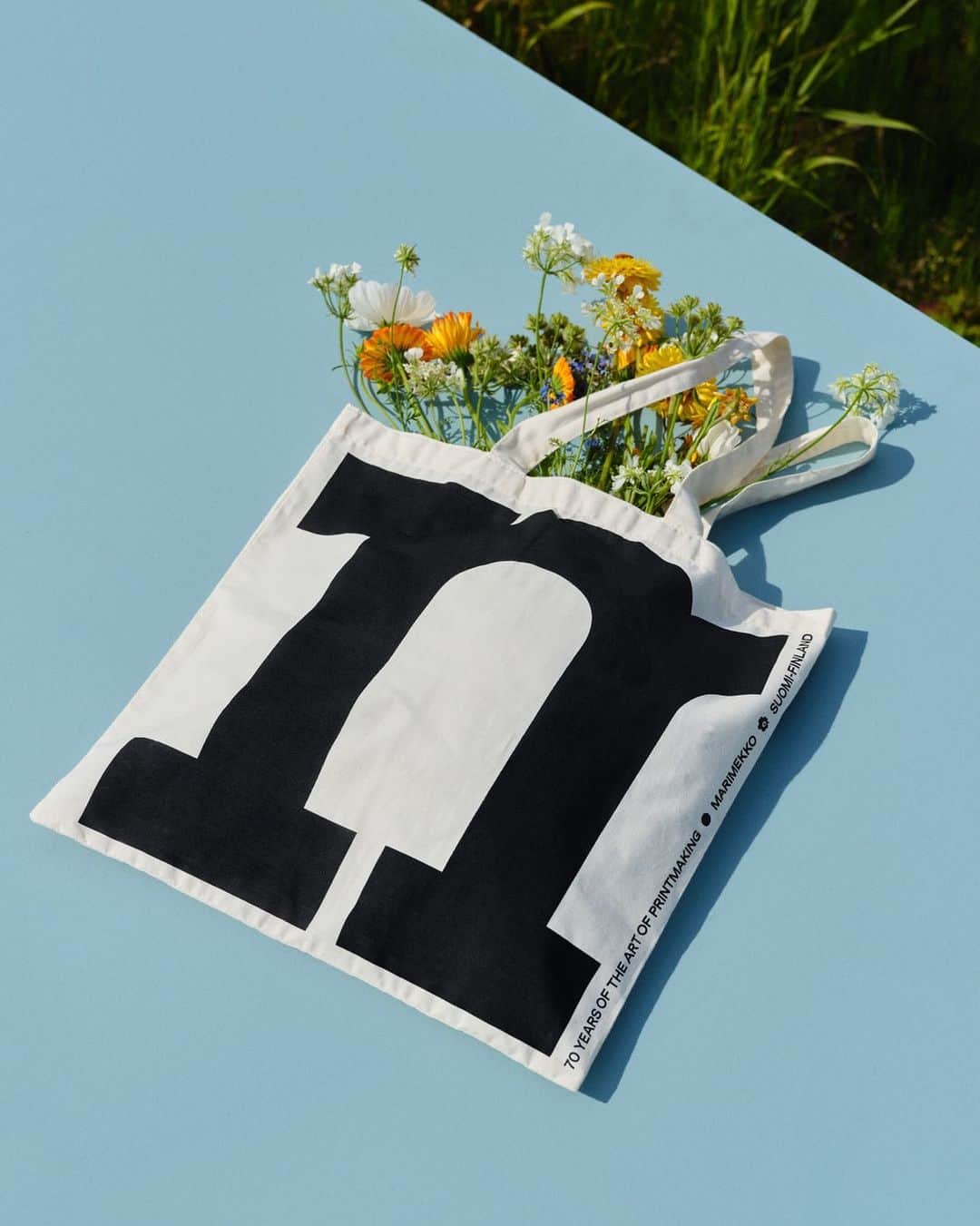マリメッコのインスタグラム：「In 2021, we'll be celebrating Marimekko's 70th anniversary year. The jubilee year will be filled with special activities and here's a sneak peek at one of them. We created an exclusive anniversary tote bag to celebrate the 70 years of the art of printmaking. The anniversary tote bag will be a gift with purchase during special campaigns and is not sold separately. ⠀⠀⠀⠀⠀⠀⠀⠀⠀ Subscribe to our newsletter at marimekko.com or in-store to learn how to get yours in 2021 and join us in celebrating 70 years of the art of printmaking.​ #marimekko」