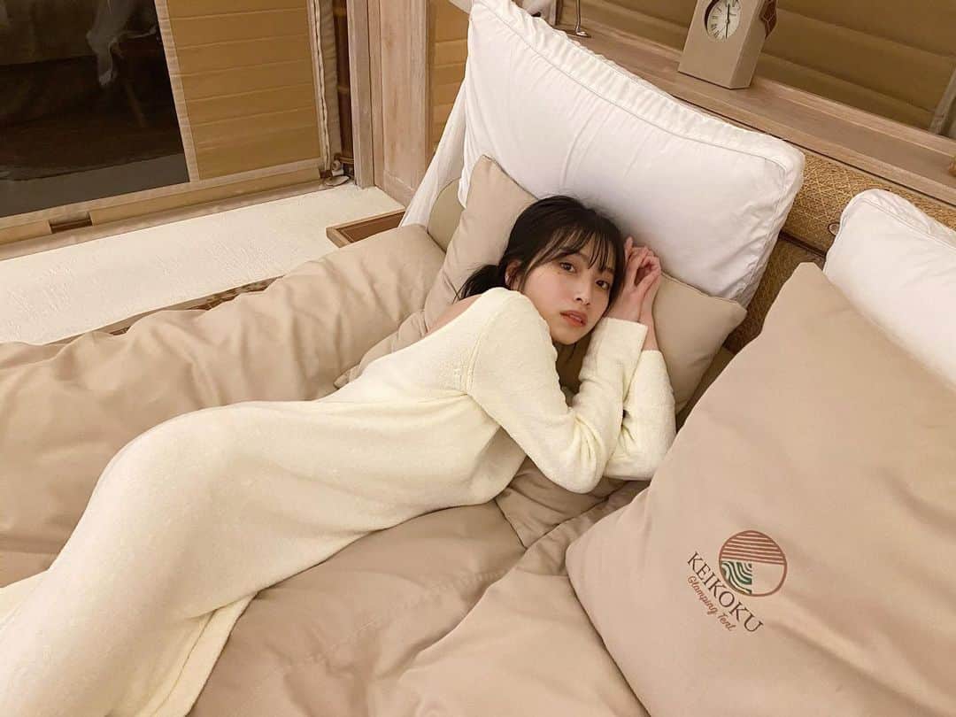 永井理子のインスタグラム：「今年ももう明日で終わりですね。 一年大変な状況だったけど、 皆さん本当にお疲れさまでした😌  年末年始はお家で @lunangelina_official のルームウェアを着て ゆっくり過ごそうと思います🧸♡  写真は誕生日会&クリスマスパーティしたときの。  #良いお年を」
