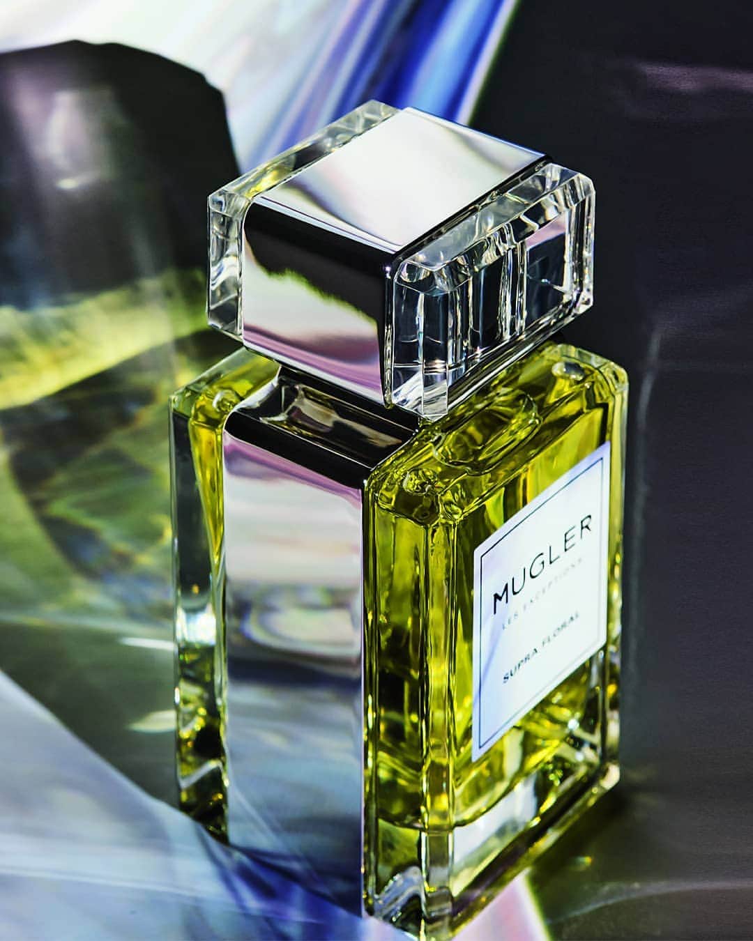 ミュグレーのインスタグラム：「The mystery of Supra Floral will surprise you with unexpected notes of amber and incense, which bring it to the Future of floral fragrances #MuglerLesExceptions」