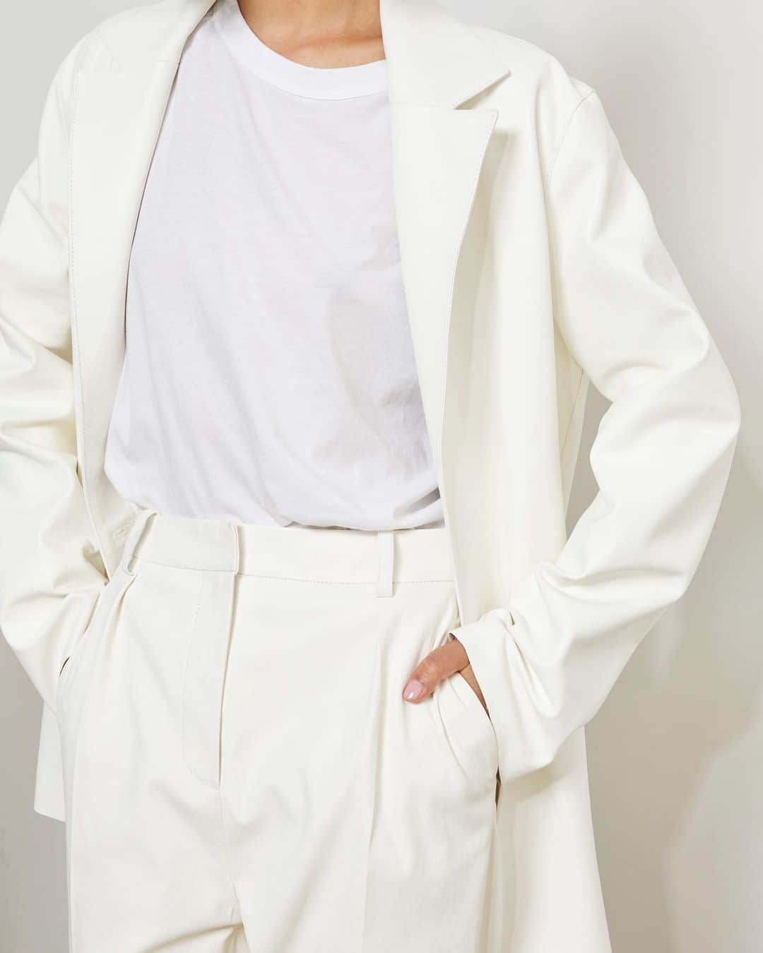 イネスエマレシャルのインスタグラム：「“White has it all. Its beauty is absolute. It’s the perfect harmony”. 🤍💭  Amazing @xingxingmao1 wearing Identité leather jacket from the new collection Spring-Summer ‘21 ✨  Photography by @annabelle_tiaffay Creative Director @chiyoungbang Hair/Make up @melaniesergeff  #inesetmarechal #fashion #paris #parisienne #goodvibes #sustainable #elegant #love #madeinfrance #artisanal #inspiration #jacket #allwhite #lookoftheday #stylish #fashion #lookideas #frenchbrand #leather #style #outfit」