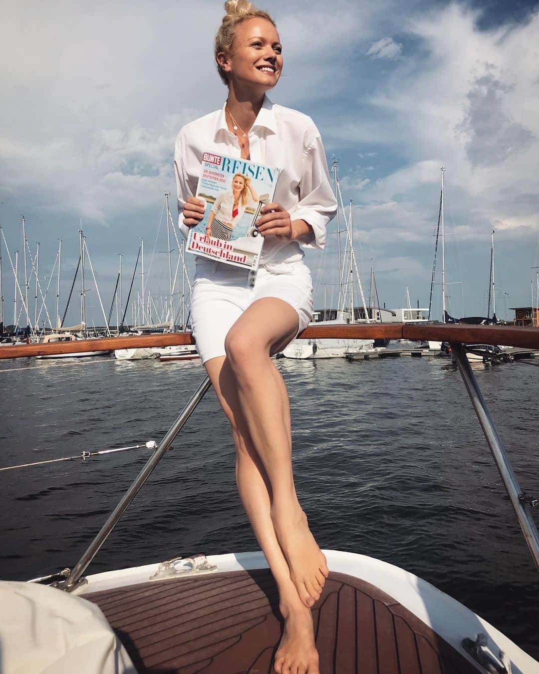 フランツィスカ・クヌッペさんのインスタグラム写真 - (フランツィスカ・クヌッペInstagram)「June 2020 ❤️💋✨swipe 👉🏻 #myyear #jahresrückblick #2020 @bunte_magazin  #birthday #chrissi #berlin  #ostsee #balticsea #boat  @shiseido」12月30日 22時12分 - franziskaknuppe
