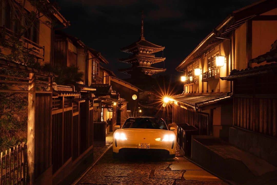 Porsche Japanさんのインスタグラム写真 - (Porsche JapanInstagram)「本年もありがとうございました。 2021年もスポーツカーの興奮と情熱を伝えていきます。 よいお年をお迎えください。  #ポルシェ #Porsche #タイカン #Taycan #年末」12月30日 22時14分 - porsche_japan