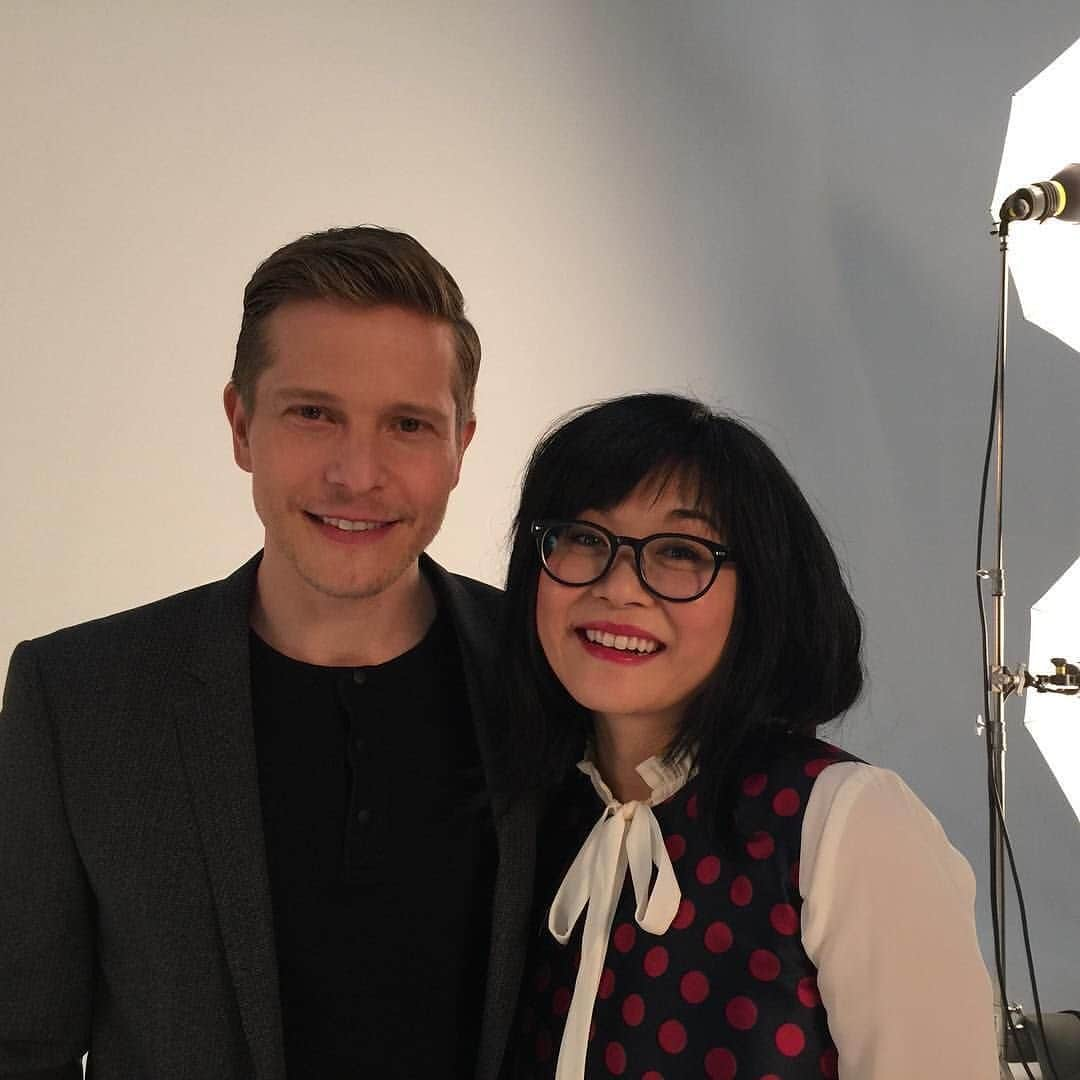 ケイコ・アジェナのインスタグラム：「This is Matt Czuchry and me at a #GilmoreGirls photoshoot. Did you know that in two weeks we will be reunited again? 😉 #ProdigalSon follows #TheResident on Tuesdays starting January 12th! @prodigalsonfox #Prodigies」