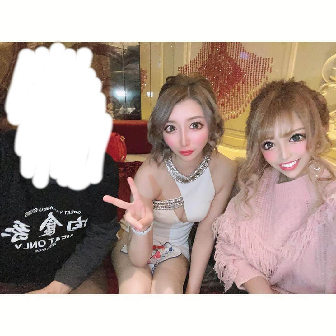 でいじーさんのインスタグラム写真 - (でいじーInstagram)「28日ヴェルージュ納め❤ 相方話す時間足りな過ぎ！笑   #歌舞伎町 #歌舞伎町キャバ嬢 #キャバ嬢 #ホスト#東京 #tokyo #大阪 #北新地 #すすきの  #モデル #ファッション #メイク #followｍe #tbt  #相方 #fashion #ポニーテール #hair #f4f #フォローミー #ヴェルージュ #キラキラ#かわいい#可愛い#夜職#水商売#年内最後#飲み納め」12月30日 22時15分 - anyadevix