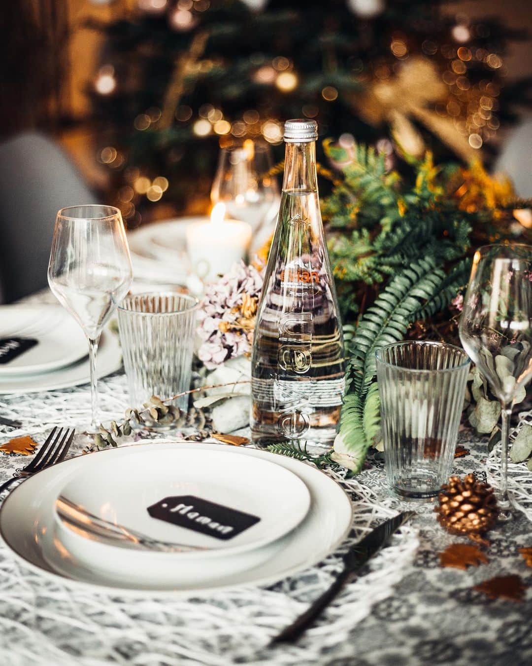 evianさんのインスタグラム写真 - (evianInstagram)「A special day calls for a very special table! @scheenadonia shared her #eviantable, share yours and show us how you are celebrating the new year to come with your loved ones ✨  #evian #evianwater #eviantable #stayhydrated #positivedrops」12月30日 22時26分 - evianwater