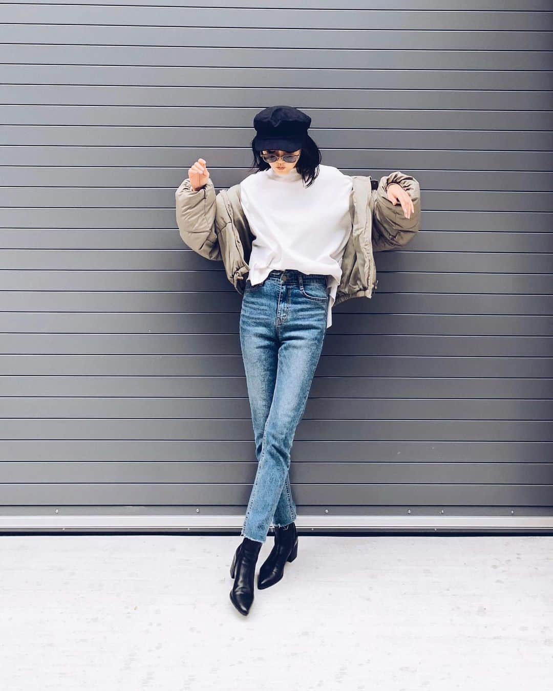 ALISA MATSUMURAのインスタグラム：「Style:) keep it simple…😎 . denim×WHT×L/KHA🤍💚 . 今年最後のpostに なるかなぁー🤔 2020年もシンプルを 楽しんだ一年だった😀👌 そしてわたしの中の ファッションの一部のマツエク👀✨ @salon.by.me_eyelash で 今年最後のメンテナンスへ 1年間ありがと💕　@___tommychan___ 🎀 . 今年の初めはこんな世の中になると 想像してなかったけど…😇 振り返ってみたら 自分のやるべき事 考えるべき事 たくさん成長して 自分にちゃんと向き合えた 一年だった気がする。 最高な出会いもあったし👍✨ 感謝しかない🙏❤️ . 1日早いですが 今年も1年ありがとうございました😭❤️ . 皆さま 笑顔で良いお年をお迎えくださいませ🎍🙏💕 . 明日はゆっくり過ごそう☕️♫ . #RULAHコーデ#RULAH_official#デニム#デニムコーデ#シンプルコーデ#ダウン#カジュアルコーデ#出会い#2020ラスト#デニムがすき#ありがとう#す」