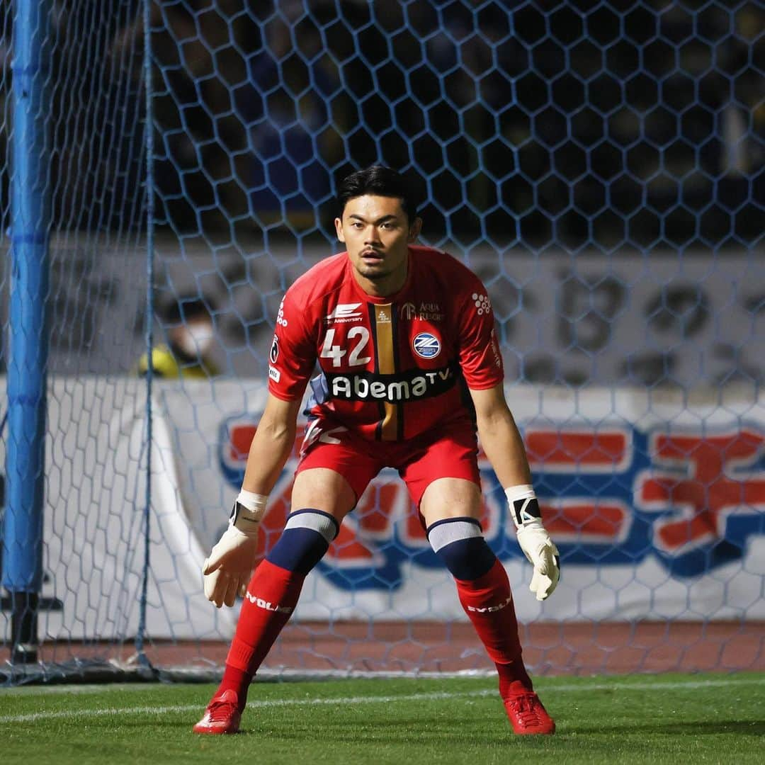 FC町田ゼルビアさんのインスタグラム写真 - (FC町田ゼルビアInstagram)「⚽️契約更新⚽️﻿ ﻿ 本日、契約更新が発表された #福井光輝 選手の写真をお届け📷﻿ ﻿ どんな時もベストな準備を続けた福井選手🤔﻿ 第30節からゴールマウスを守り、ゼルビアを最後尾から支えた👏﻿ チームのムードメーカーでもある福井選手が2021シーズンもファン・サポーターに笑顔を届け続ける😆﻿ ﻿ #FC町田ゼルビア #zelvia #Jリーグ #サッカー #スポーツ #soccer #football #JLeague #町田 #守護神 #ムードメーカー」12月30日 22時36分 - fcmachidazelvia