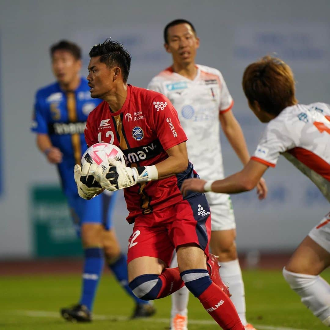 FC町田ゼルビアさんのインスタグラム写真 - (FC町田ゼルビアInstagram)「⚽️契約更新⚽️﻿ ﻿ 本日、契約更新が発表された #福井光輝 選手の写真をお届け📷﻿ ﻿ どんな時もベストな準備を続けた福井選手🤔﻿ 第30節からゴールマウスを守り、ゼルビアを最後尾から支えた👏﻿ チームのムードメーカーでもある福井選手が2021シーズンもファン・サポーターに笑顔を届け続ける😆﻿ ﻿ #FC町田ゼルビア #zelvia #Jリーグ #サッカー #スポーツ #soccer #football #JLeague #町田 #守護神 #ムードメーカー」12月30日 22時36分 - fcmachidazelvia