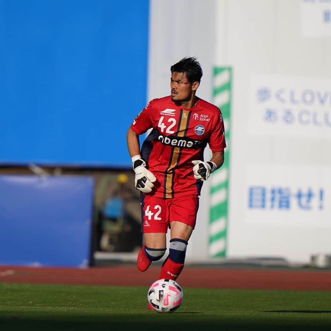 FC町田ゼルビアさんのインスタグラム写真 - (FC町田ゼルビアInstagram)「⚽️契約更新⚽️﻿ ﻿ 本日、契約更新が発表された #福井光輝 選手の写真をお届け📷﻿ ﻿ どんな時もベストな準備を続けた福井選手🤔﻿ 第30節からゴールマウスを守り、ゼルビアを最後尾から支えた👏﻿ チームのムードメーカーでもある福井選手が2021シーズンもファン・サポーターに笑顔を届け続ける😆﻿ ﻿ #FC町田ゼルビア #zelvia #Jリーグ #サッカー #スポーツ #soccer #football #JLeague #町田 #守護神 #ムードメーカー」12月30日 22時36分 - fcmachidazelvia