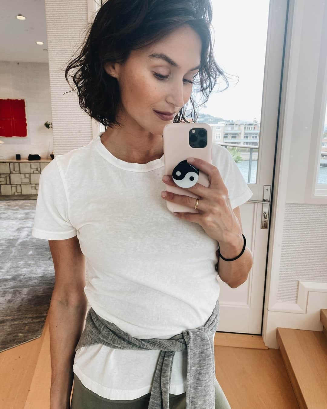 のインスタグラム：「The softest tees have arrived 📦 Shop this WFH staple at the link in bio 🛒」
