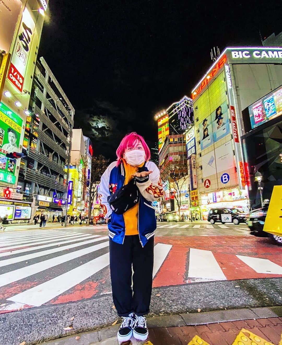 かわなみchoy?のインスタグラム：「☕️ 👋choy?👋What a photo?💥 ☕️ ☕️ 渋谷納め！！！🐕 バチョフ納め！！！🟥 ココア納め！！！🥸 ☕️ ☕️」