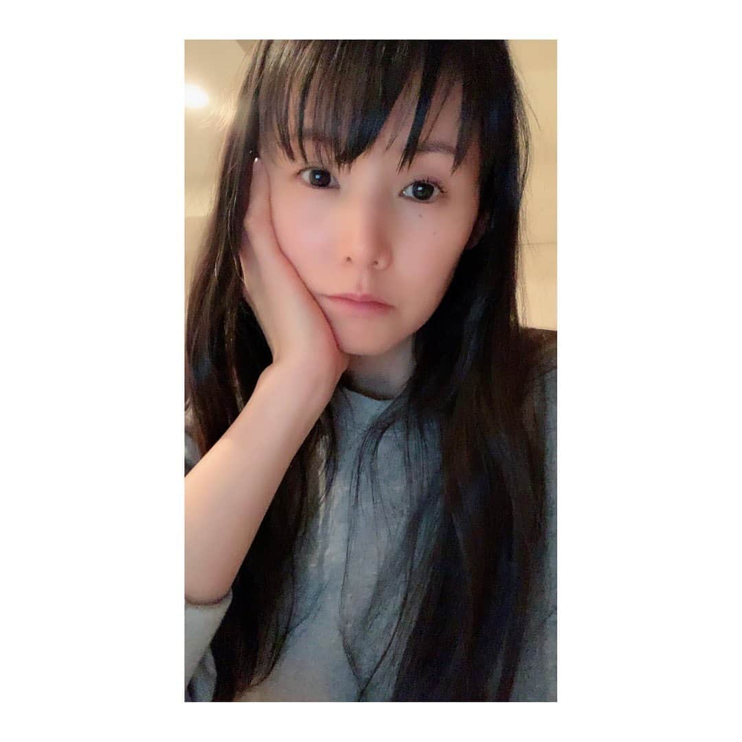 小西真奈美さんのインスタグラム写真 - (小西真奈美Instagram)「まだ終わっていない。 でももう眠たい。 パソコンと睨めっこ。 目がシバシバする。 ゔーーー #年末 #だけど #😂」12月30日 22時30分 - manami.official