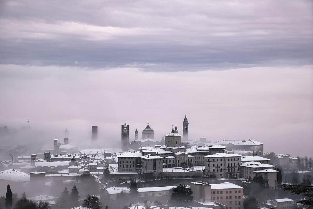 のインスタグラム：「Bergamo ❄️」