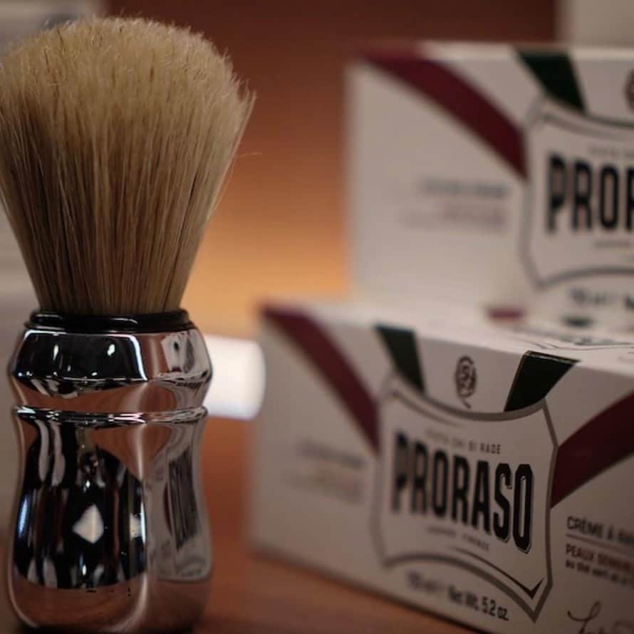 Proraso Japanのインスタグラム：「イタリア男性や世界の人気バーバーに長きにわたってこよなく愛され続けているフィレンツェ発のシェービンググッズブランド「PRORASO」 新年から気分一新、シェービングアイテムを新調してみませんか？ . . Repost from @prorasousa . . #proraso #prorasousa #prorasofirenze #シェービングクリーム #シェービング #ProShave #Italian #ItalianShave #イタリア製 #バーバースタイル #バーバーショップ #髭脱毛 #メンズスタイル #シェービングフォーム #Barber #メンズヘアスタイル #ヒゲ男子 #ヒゲ #BarberShop #ヒゲ脱毛 #メンズヘア #シェービングエステ #おしゃれさんと繋がりたい」