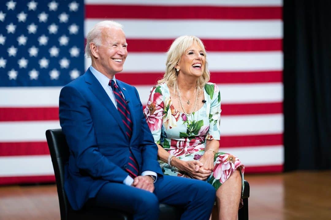 アメリカン・ブロードキャスティング・カンパニーのインスタグラム：「President-Elect @JoeBiden and @DrBiden will appear in their last interview of the year during @RockinEve! Make sure to watch TOMORROW at 8|7c on ABC. #RockinEve」