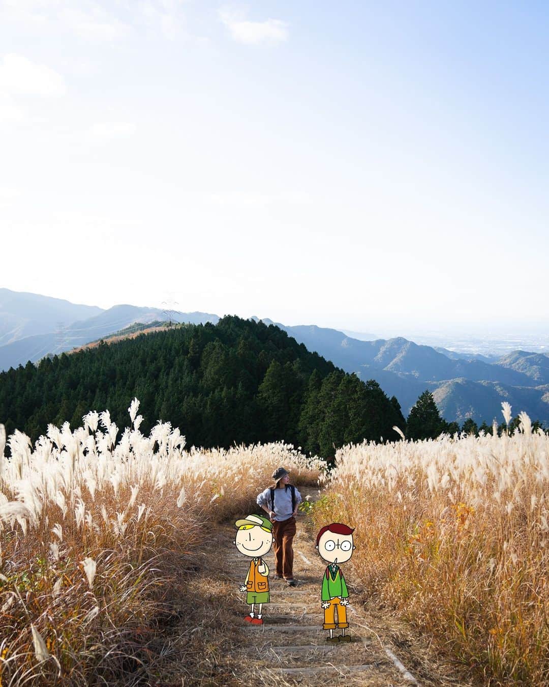 Osaka Bob（大阪観光局公式キャラクター）さんのインスタグラム写真 - (Osaka Bob（大阪観光局公式キャラクター）Instagram)「Hiking on Mt. Iwawaki is so refreshing! It's covered in fields of tall silver grass that turn a pretty color in autumn and winter🌾  登山ファンに親しまれている「ダイヤモンドトレール」の一で河内長野市にある岩湧山🌾今は冬の色に染まった花ススキが一面に広がる景色が楽しめる♪  ————————————————————— #maido #withOsakaBob #OSAKA #osakatrip #japan #nihon #OsakaJapan #大坂 #오사카 #大阪 #Оsака #Осака #โอซาก้า #Mtiwawaki #hiking #岩湧山」12月30日 22時44分 - maido_osaka_bob