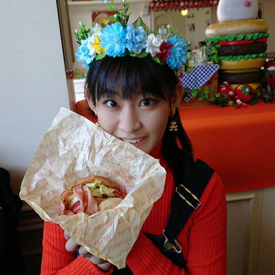 根岸可蓮さんのインスタグラム写真 - (根岸可蓮Instagram)「🍔 ハウステンボスの中で雪だるまハンバーガー⛄️ ※ ※ ※ #たこやきレインボー #たこ虹 #tacoyakirainbow #taconiji #根岸可蓮 #れんれん #Renstagram #佐世保バーガー #雪だるまバーガー #家族旅行 #長崎 #ハウステンボス #followme #instagood #れんれんドキドキでーす」12月30日 22時59分 - negishikaren_official