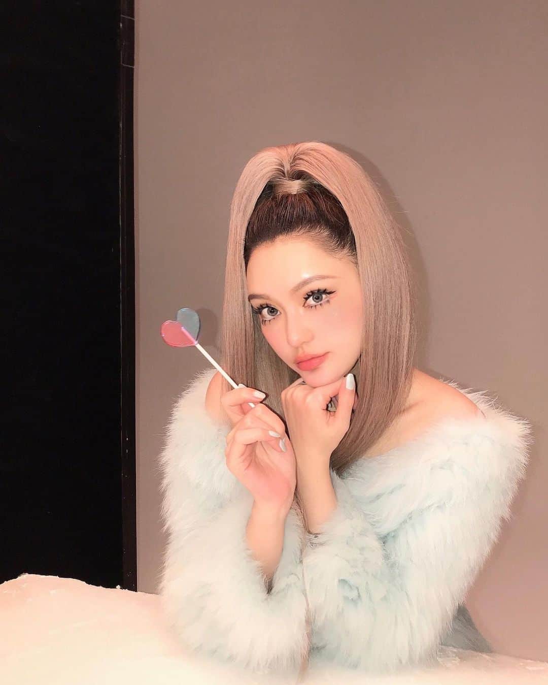Grace Chowのインスタグラム：「🍭」