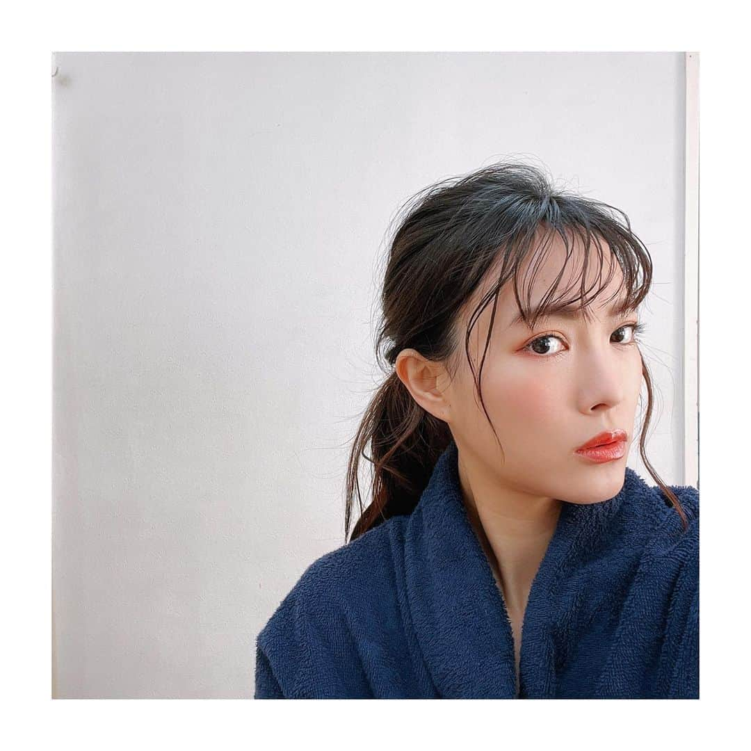 古川美有のインスタグラム：「無事に全てのお仕事が納まった🙏 . 今年はコロナ禍とか関係なくなんだか色んなことがあり、個人的に激動の年だったなぁと思います。 誰とも会わない日々が続くかと思えば、 ものすごく沢山の新しい出会いもあり。 ただとにかく、健康で一年過ごせたことが幸せでした。 . でも「色んなことがあったなぁ」 なんて言うけれど、 それはみんなもそうだし、 毎年そうだよね。笑 色んなことがありそうな来年も、 いい年でありますように。 . 残りわずかな2020年を楽しみましょー！ #仕事納め #年末 #年の瀬 #良いお年を #bye2020」