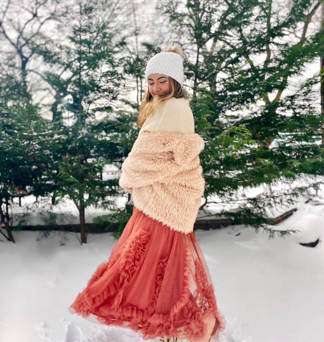T.J.マックスのインスタグラム：「Cozy season has arrived and we’re taking Sherpa jackets into the new year! ❄️What’s one item you’ve been living in lately? (📷: @leetalcarmel, @anu1219)」